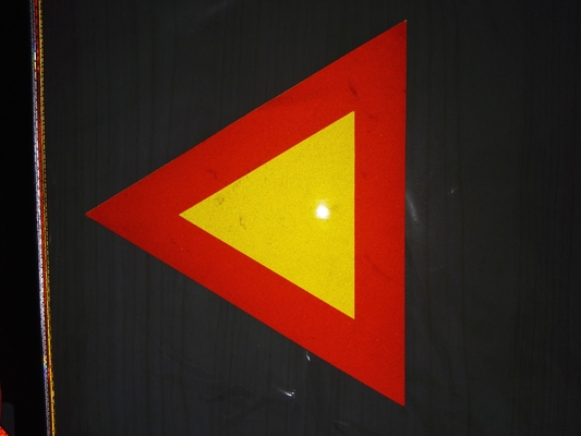 Dreieck-rundes Quadrat-fertigten reflektierende Zeichen-Kennzeichen besonders an