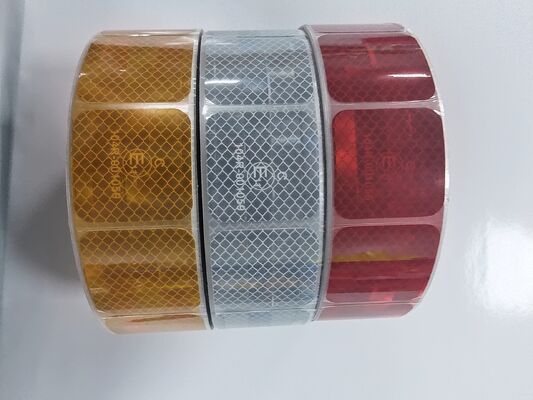 Verkehrssicherheit, reflektierendes Material, Fahrzeugaufkleber, ECE 104R, reflektierende Bänder für schwere Lkw
