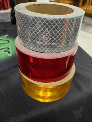 5 cm * 50 m RTLITE metallisierter, superklebender ECE 104R-Sicherheitswarnaufkleber, reflektierendes Klebeband für schwere Lkw