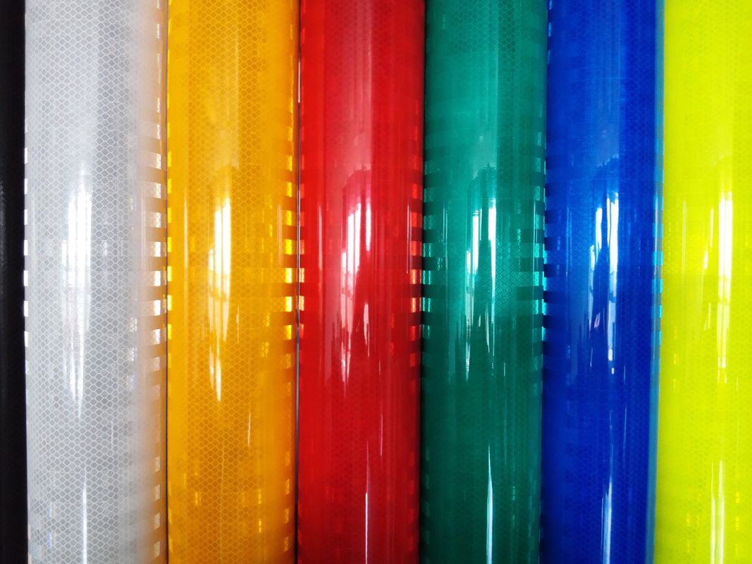 Hochsichtbarkeit Akryl-Techniker-Grade Mikroprismatische reflektierende Folie Vinylmaterial EGP Reflexionsblatt für Verkehrszeichen
