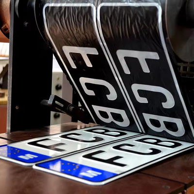 Gelb geprägtes Reflektionsblatt Schwarz Grenze Nummernschild
